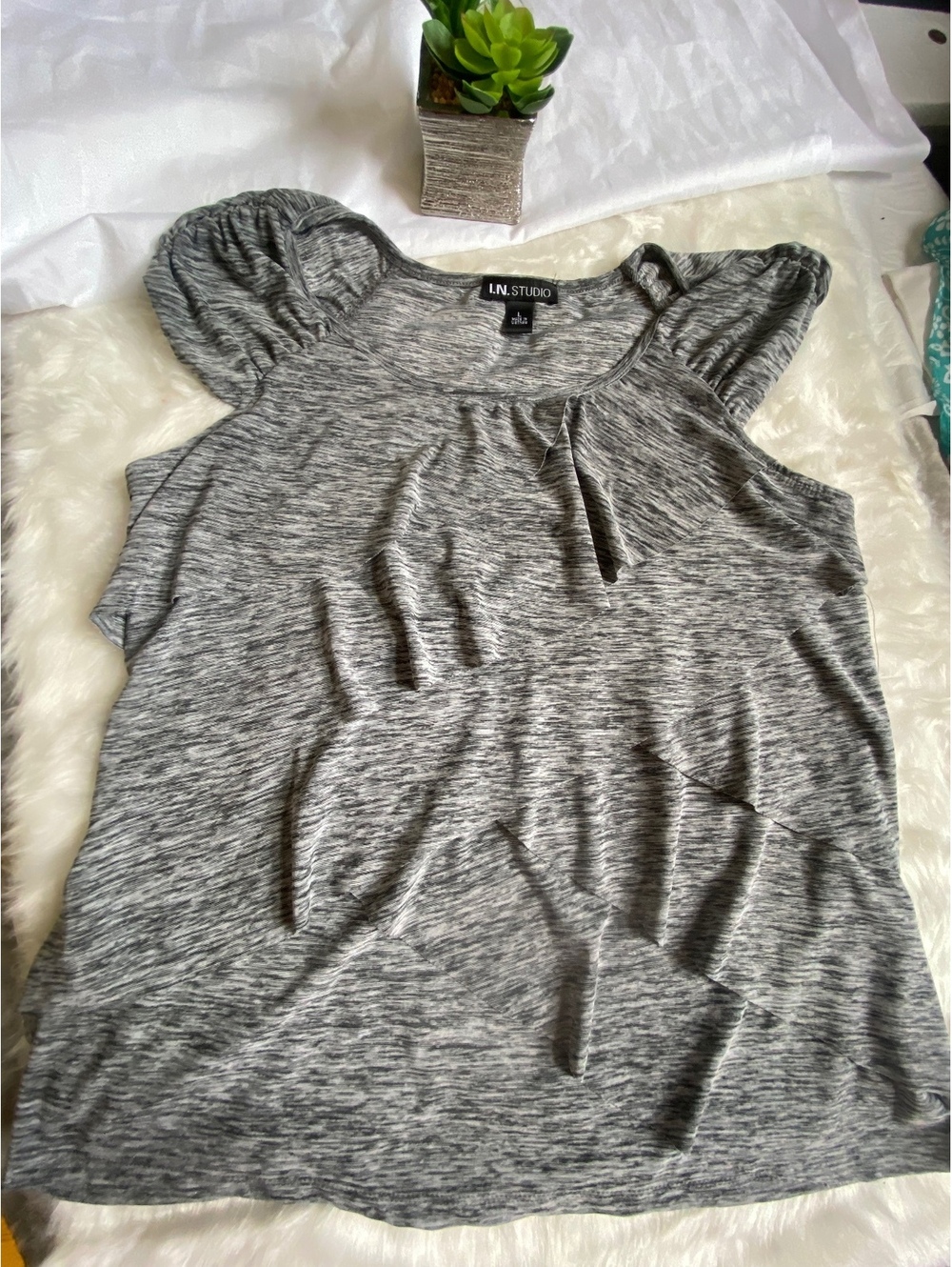 L.N. Studio Gray Puff Sleeve Top Size Large
